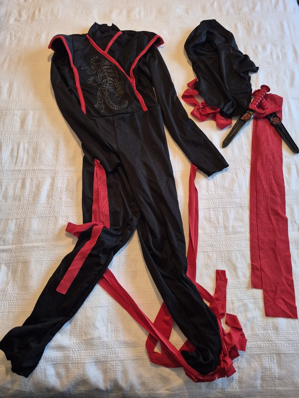 Amscan Ninja Halloween Costume boys Medium black & red, good condition